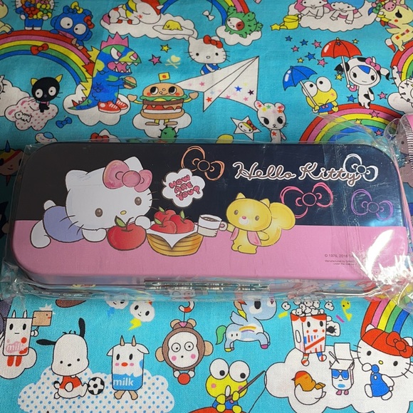 Hello Kitty bundle! - Picture 5 of 9